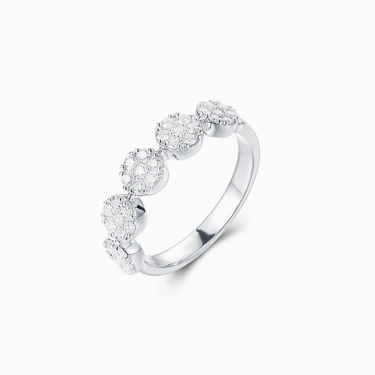 Five circle cluster diamond ring