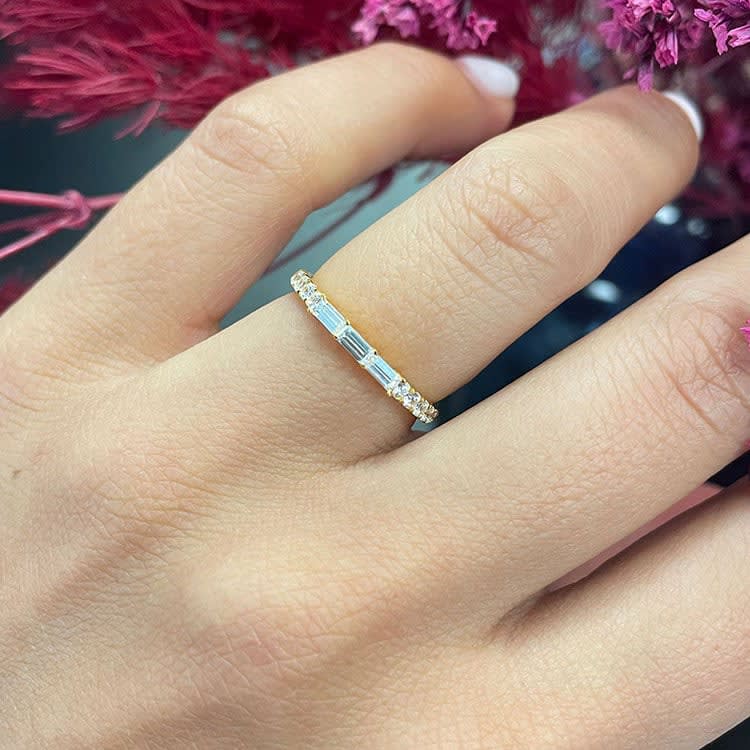 Claw set baguette diamond ring 2701