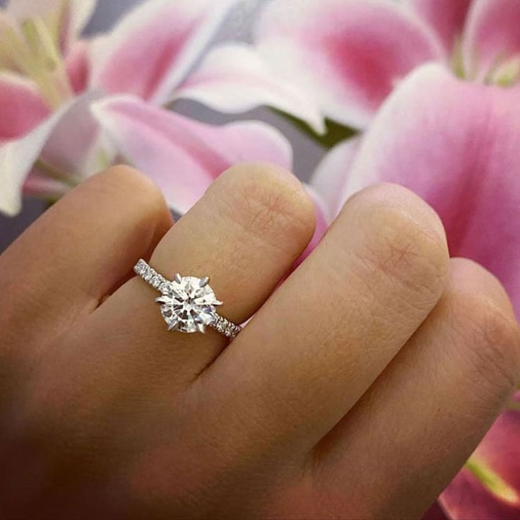 Round brilliant cut diamond in a six claw setting