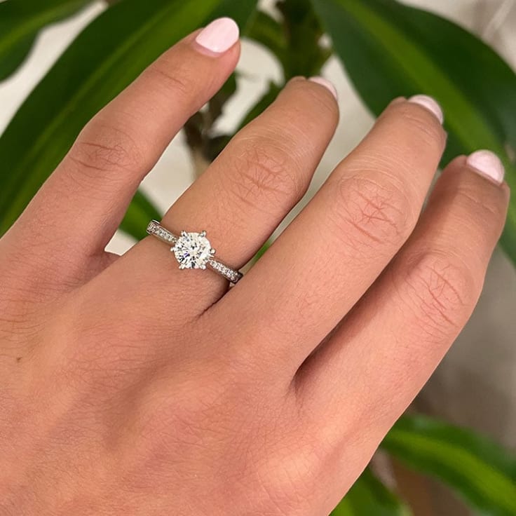 Round Brilliant cut diamond on a pave set diamond band