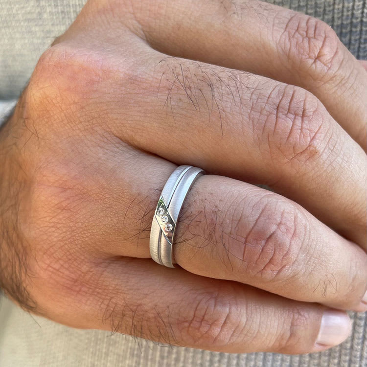 Three stone wedding ring 7055