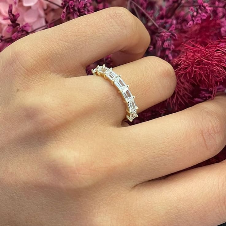 Baguette diamond band