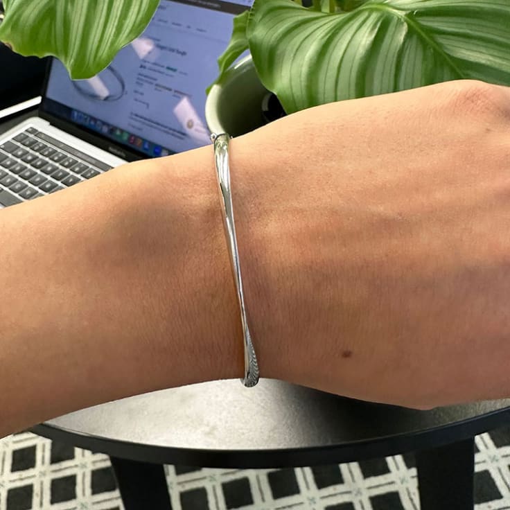 Italian Hinged Gold Bangle